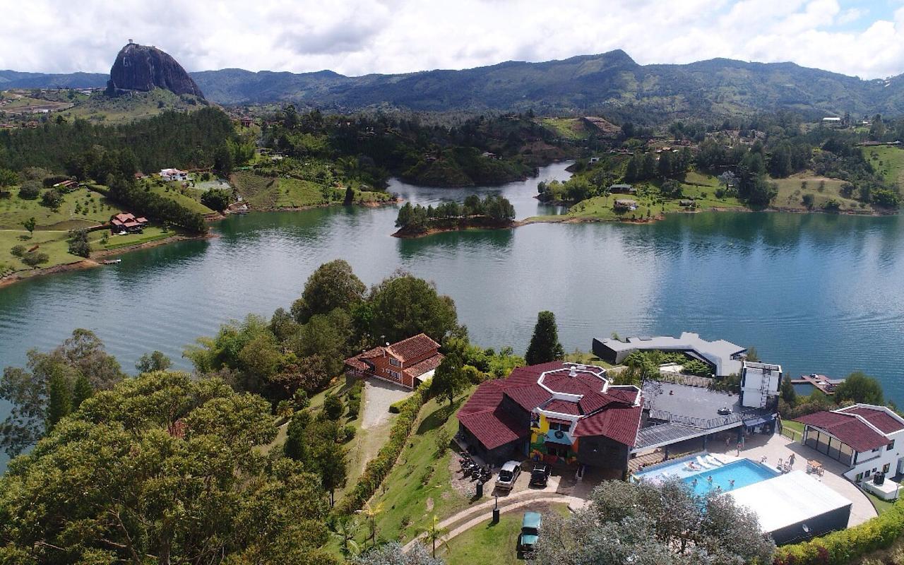 Happy Buddha Hostel & Lodge Guatape Bagian luar foto