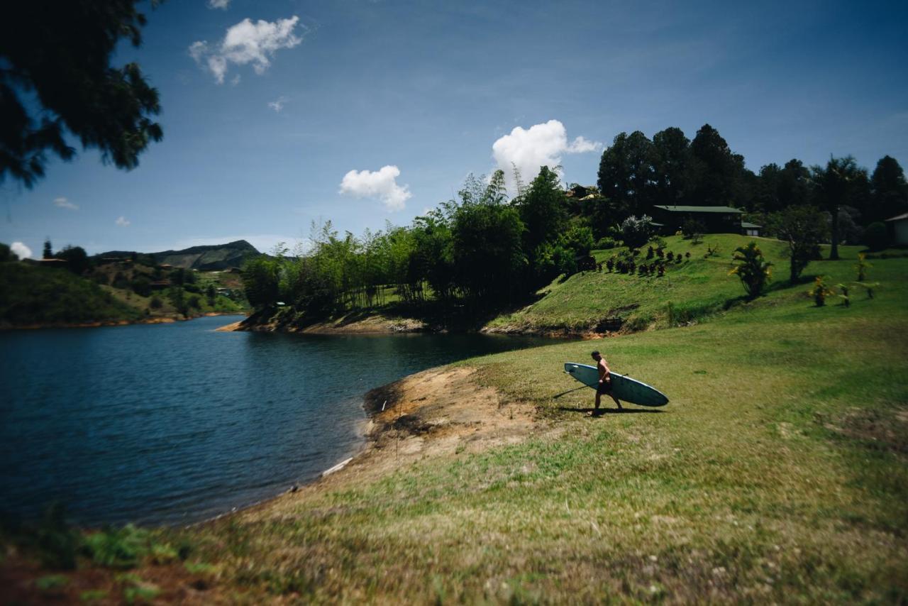 Happy Buddha Hostel & Lodge Guatape Bagian luar foto