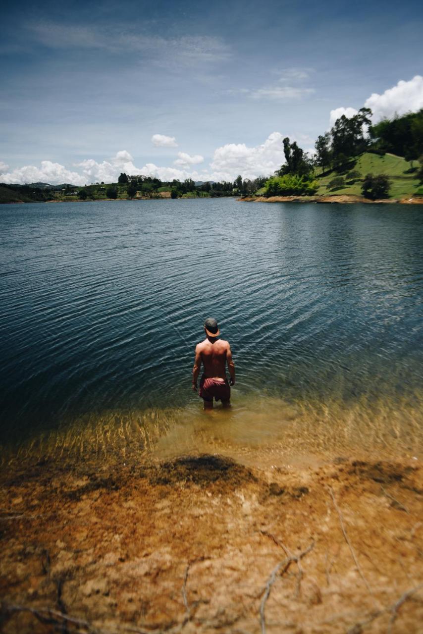 Happy Buddha Hostel & Lodge Guatape Bagian luar foto