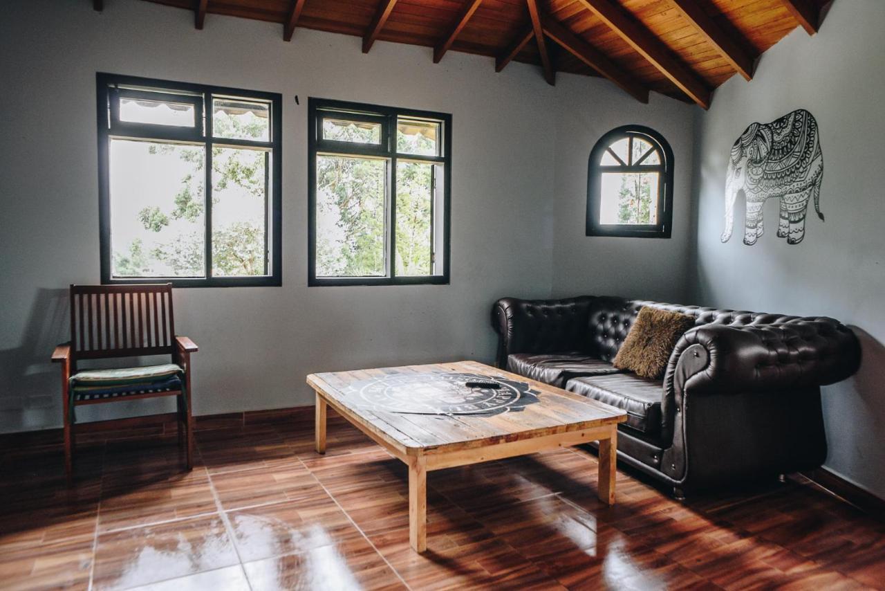 Happy Buddha Hostel & Lodge Guatape Bagian luar foto