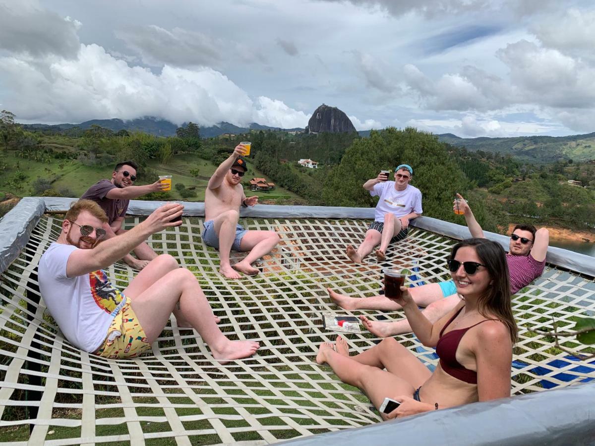 Happy Buddha Hostel & Lodge Guatape Bagian luar foto