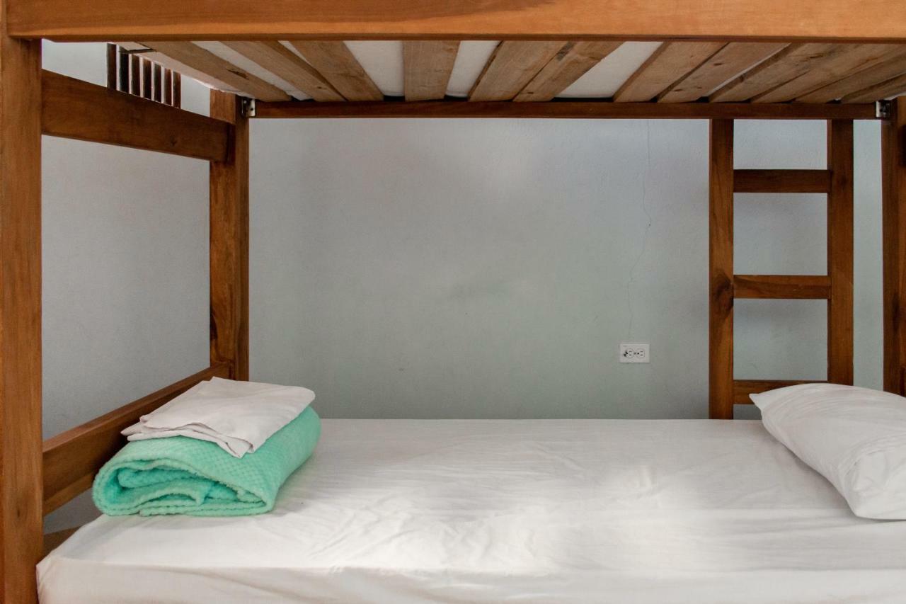 Happy Buddha Hostel & Lodge Guatape Bagian luar foto