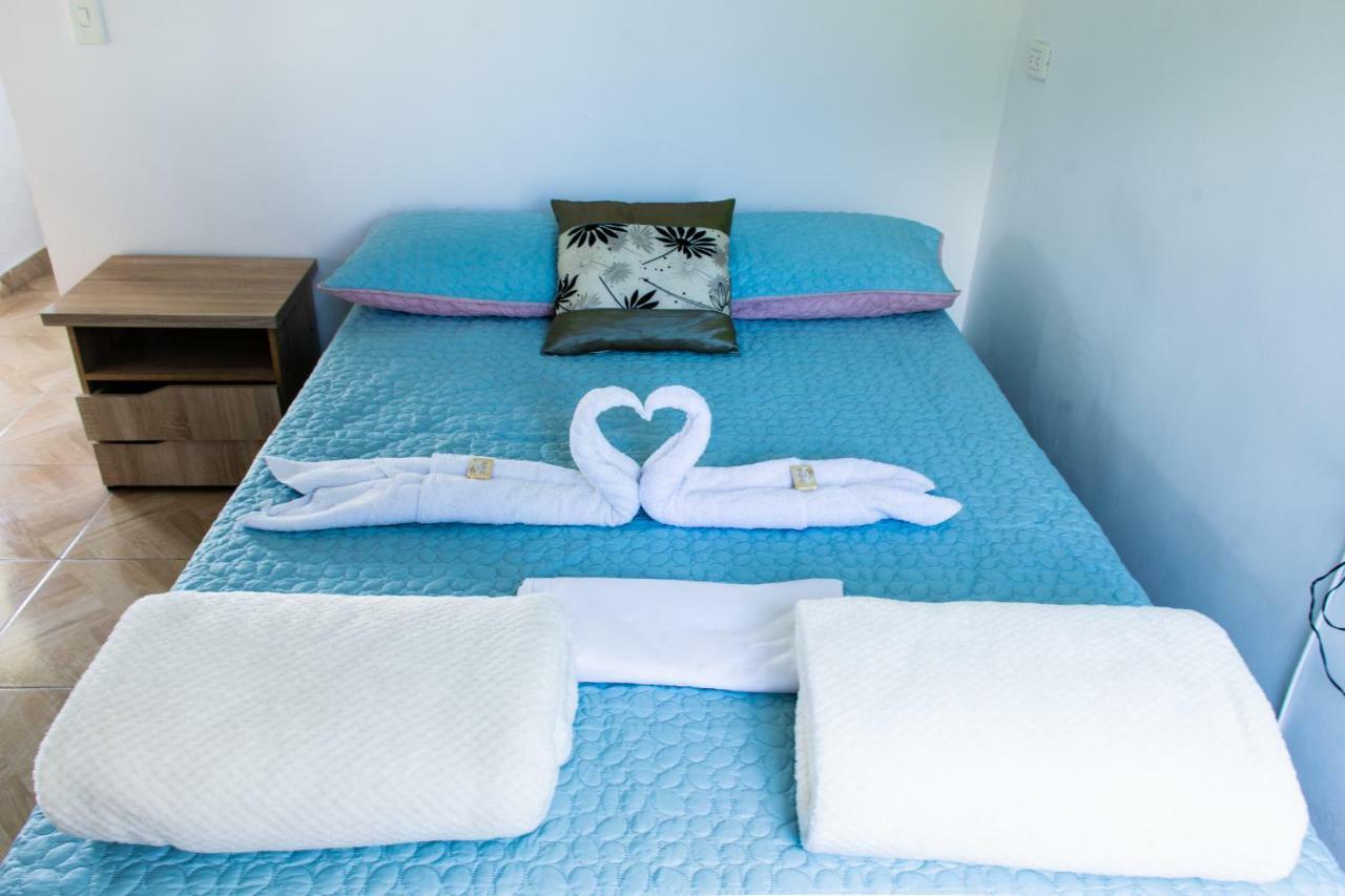 Happy Buddha Hostel & Lodge Guatape Bagian luar foto
