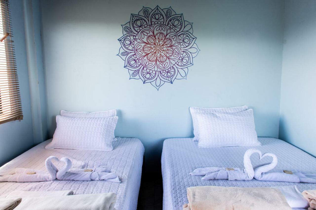 Happy Buddha Hostel & Lodge Guatape Bagian luar foto